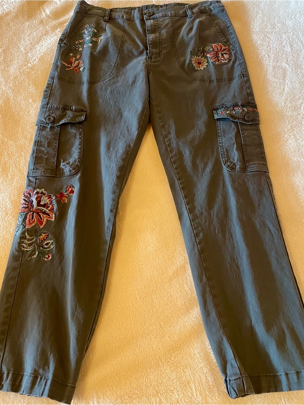 Sundance Olive Green 98% Cotton Floral Embroidered Cargo Hiking Pants